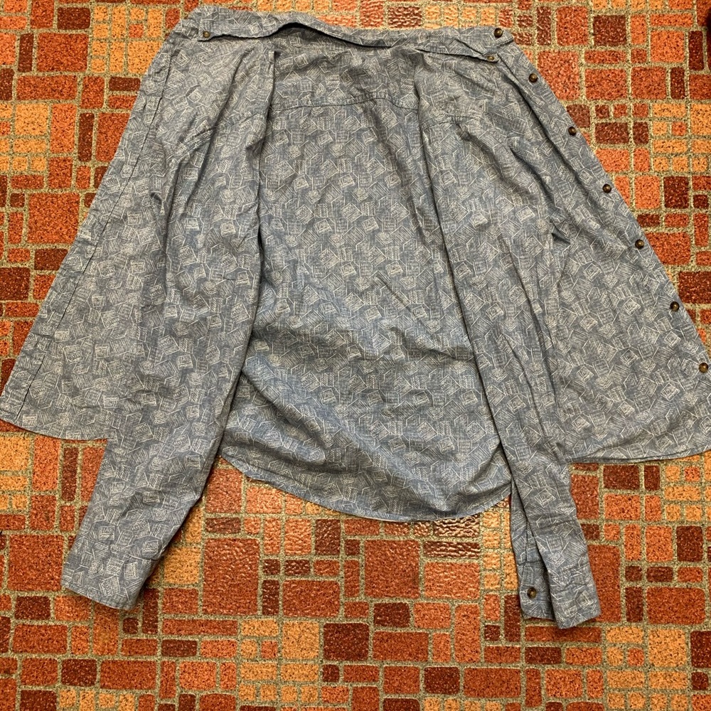 Hollister patterned blue button up shirt